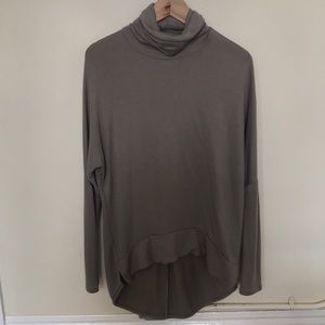Madison & Berkeley Turtleneck long sleeve shirt